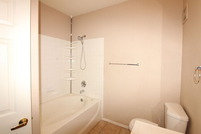 Building Photo - 2 Bedroom Condo Adjacent to Summerlin