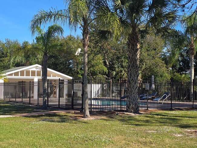 Building Photo - 2-Bedroom, 2-Bathroom Condo in Land O' Lakes