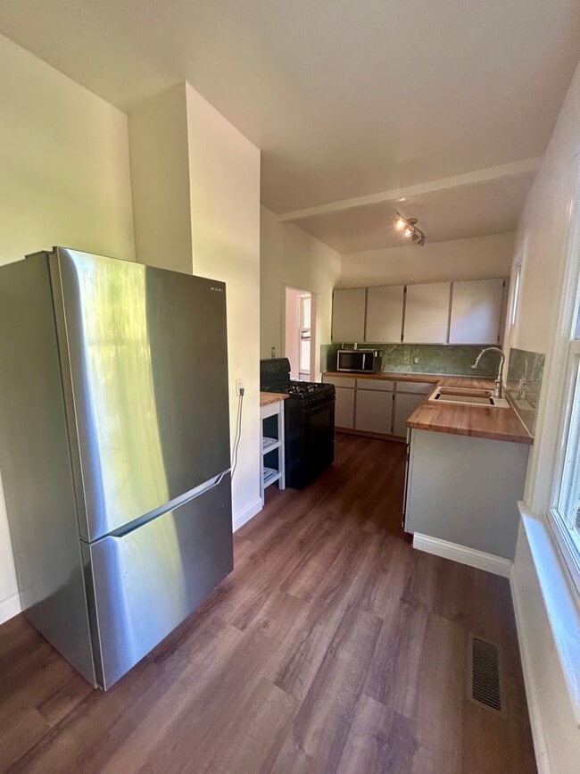Building Photo - SFH 290 - Yamhill Duplex