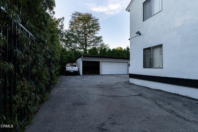 Building Photo - 681 S Orange Grove Blvd