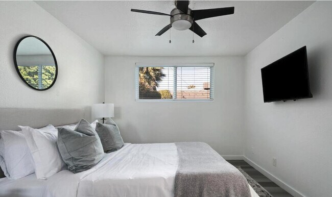 Building Photo - 8620 E San Miguel Ave