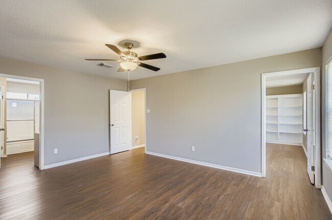 Building Photo - 4819 Brooklawn Dr