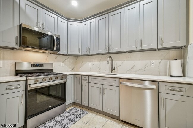 Building Photo - 29 Summerhill Dr