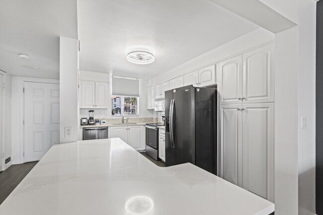 Building Photo - 100 Paradise Harbour Blvd