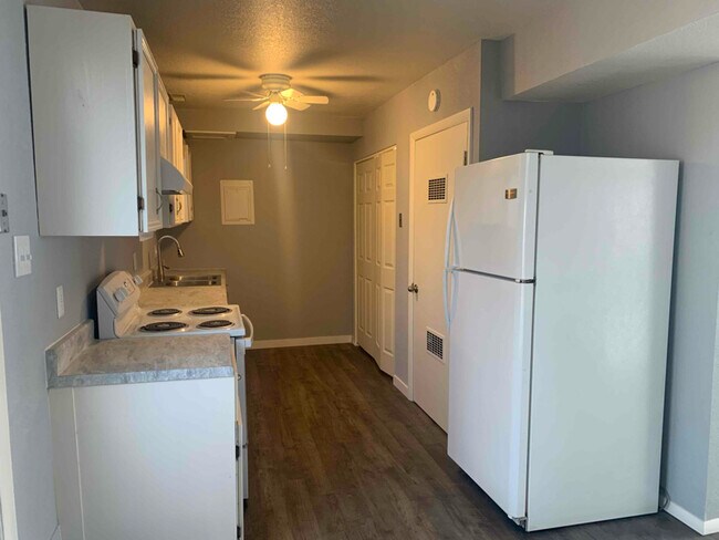 Building Photo - 2528 Taylor Ln