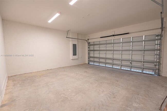 Building Photo - 2637 SE 24th Ct