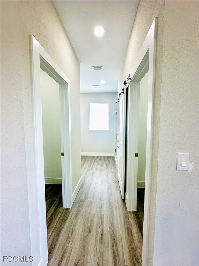 Building Photo - 771 Gaylord Ave S