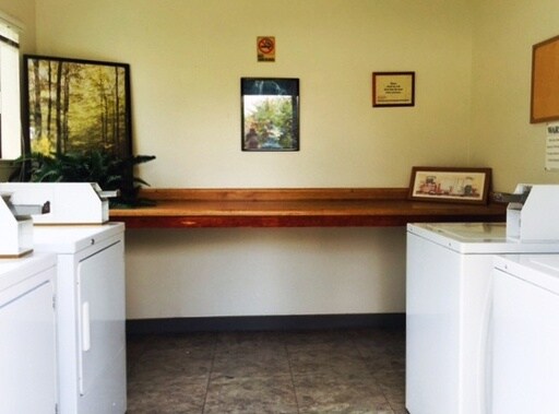 Building Photo - 3910 W Beechwood Ave