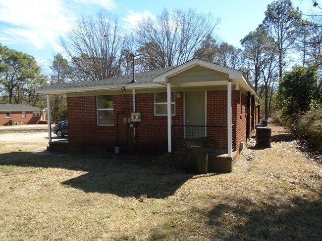 Building Photo - 302 Old Shaw Rd
