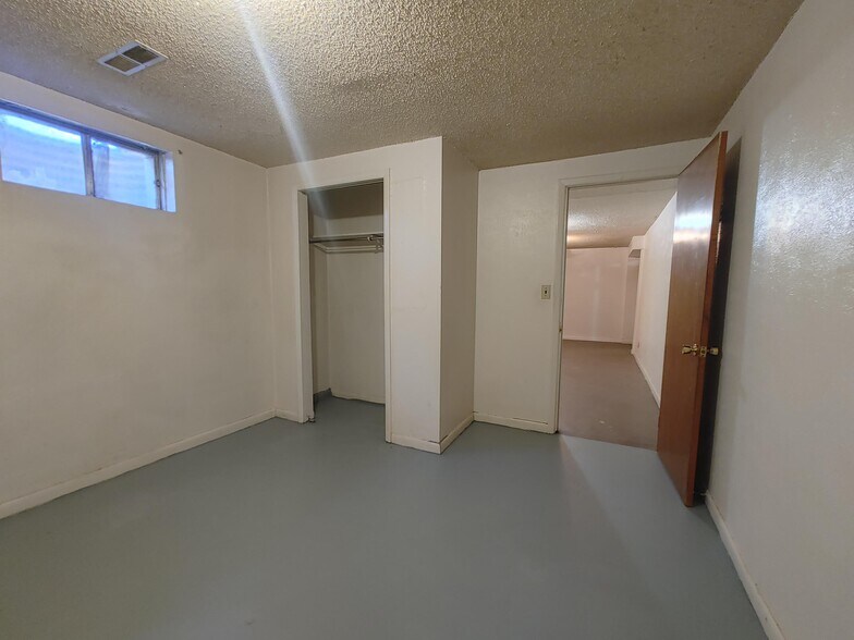 2 basement bedrooms, nonconforming - 8869 Circle Dr