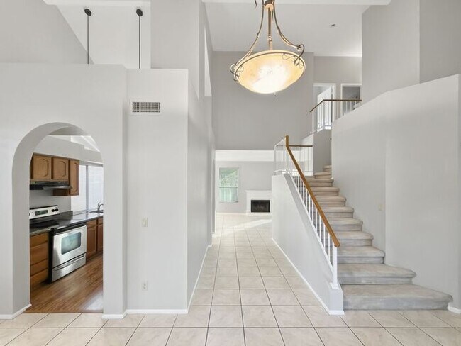 Building Photo - Location! Location! Beautiful 4 Bedroom/ 3 Bath Home! Ray/Kyrene