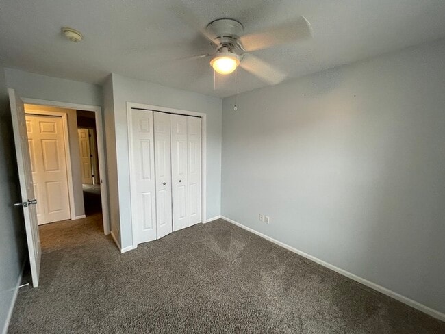 Building Photo - Lake Bella Vista Townhome Rockford