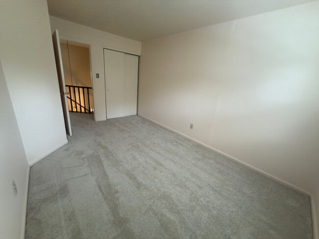 Building Photo - 3BR+BSMT Townhome (Tapestry) with COUNCIL ...