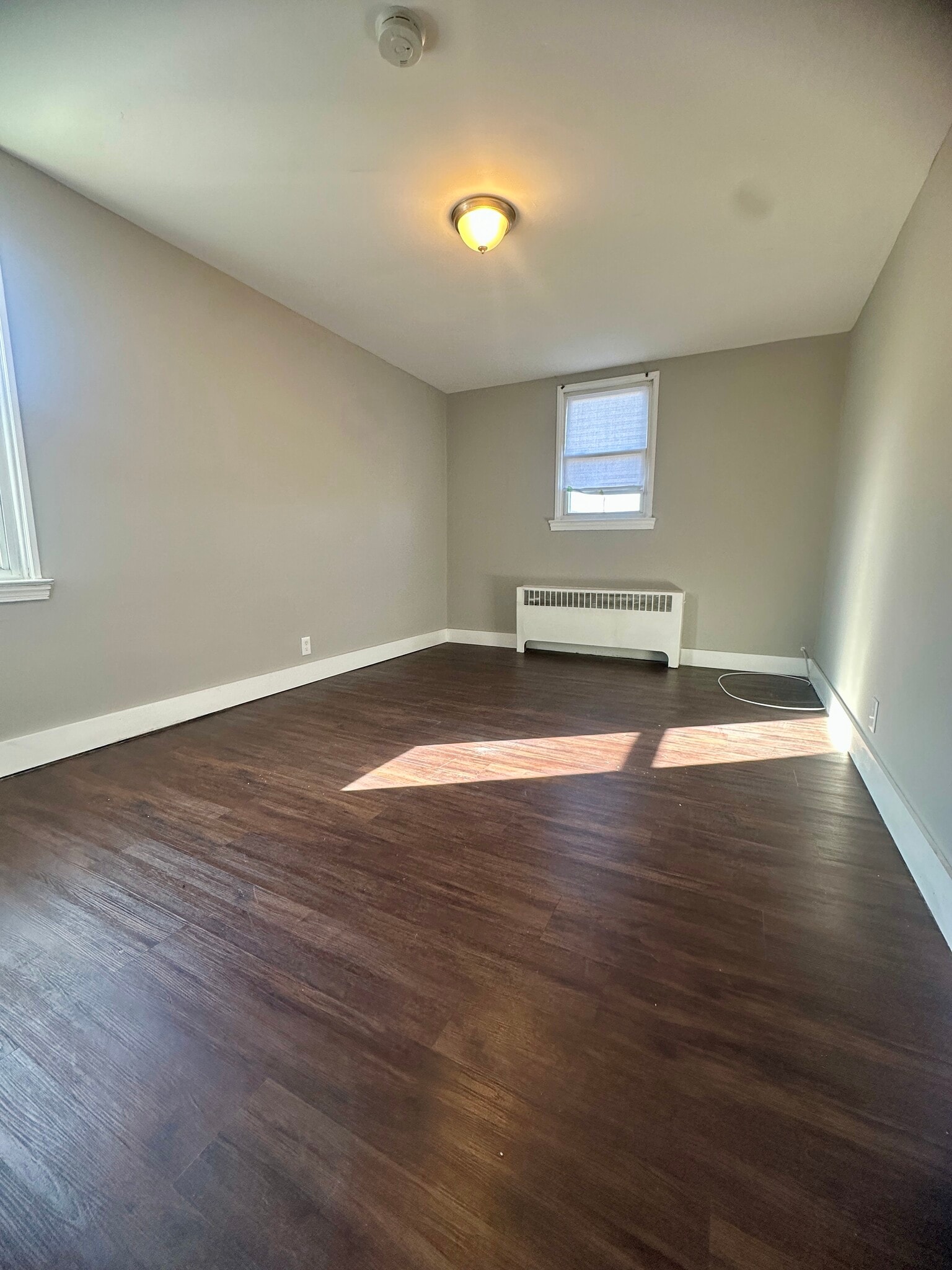 Building Photo - 1321 E Johnson St