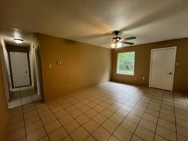Building Photo - Renovated 3 Bedroom 1 Bath Home for Rent!
