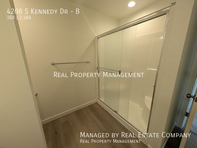 Building Photo - 4208 S Kennedy Dr