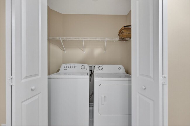 Building Photo - Townhome For Rent