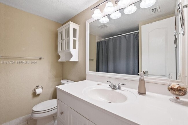 Building Photo - 6703 N Kendall Dr