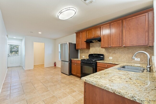 Building Photo - Beautiful 3 bedroom, 2 bathroom home in Southeast Austin!!!
