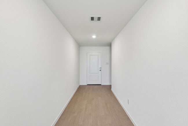 Building Photo - 629 Craven St
