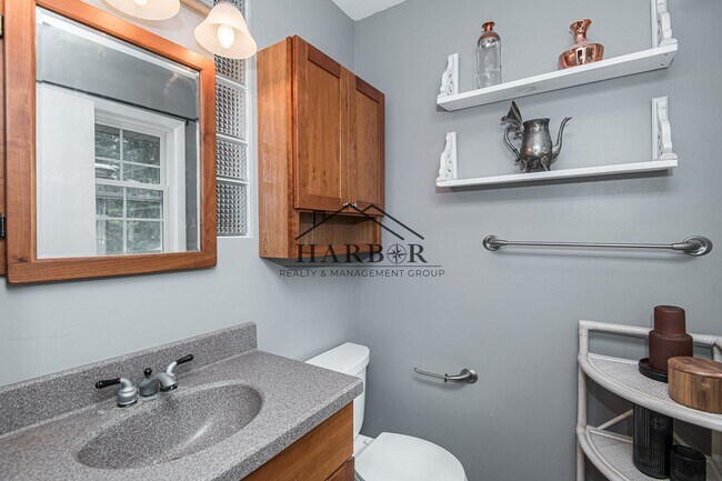 Building Photo - Your NW Sanctuary: 4-BR Single Family Home