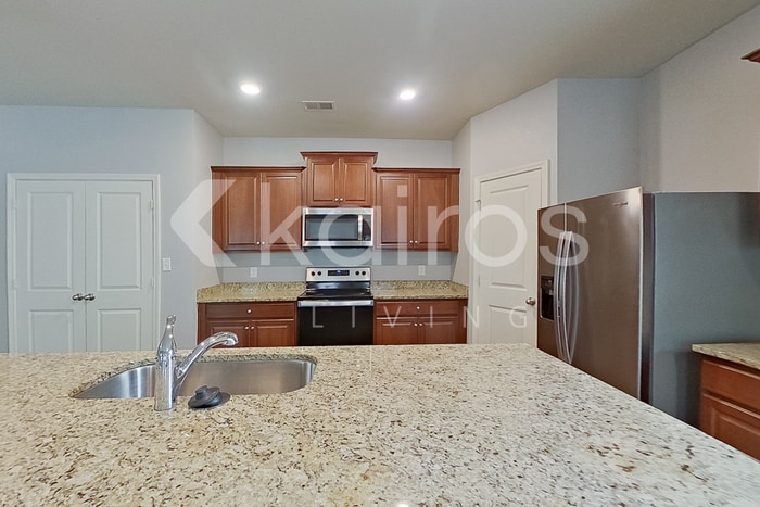 Building Photo - 1044 Pilgrim Ln