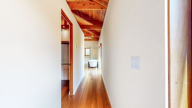 Building Photo - 812 Leslie Rd