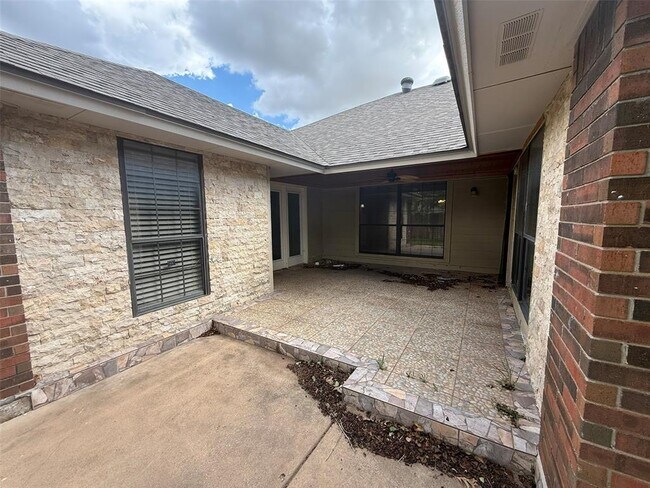 Building Photo - 8521 NW 121st St