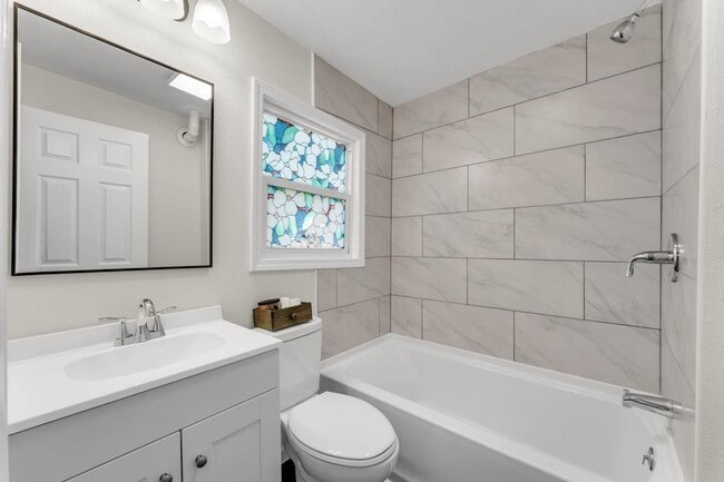 Building Photo - 3 Bed | 1 Bath | Loft | FULLY Remodeled | Springfield MO | PETS WELCOME!