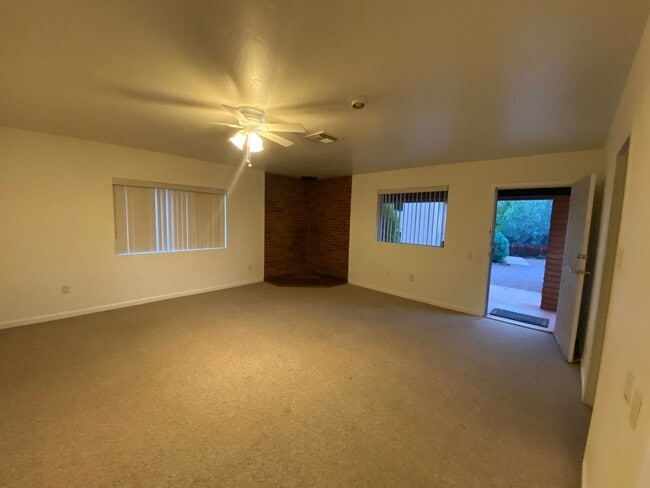 Building Photo - Spacious West Sedona home on a private 1.1...