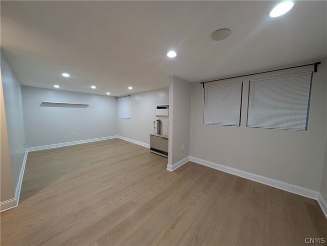 Building Photo - 273 Watertree Dr