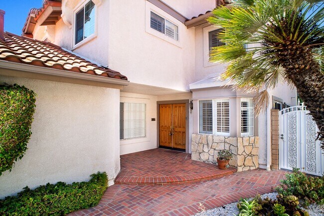 Building Photo - 12021 Falcon Crest Way