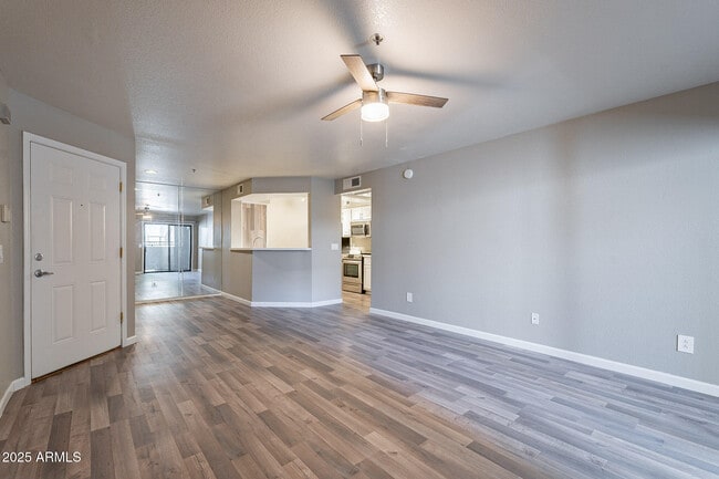 Building Photo - 2025 E Campbell Ave