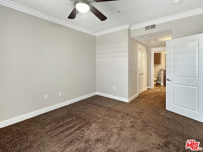 Building Photo - 24585 Town Center Dr