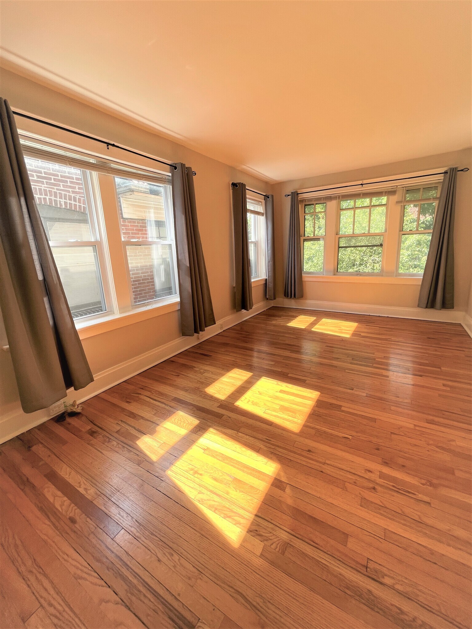 Building Photo - 6431 Alamo Ave