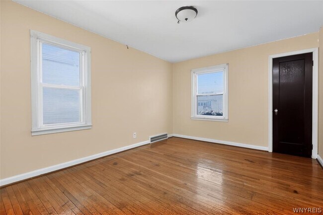 Building Photo - 420 25th St