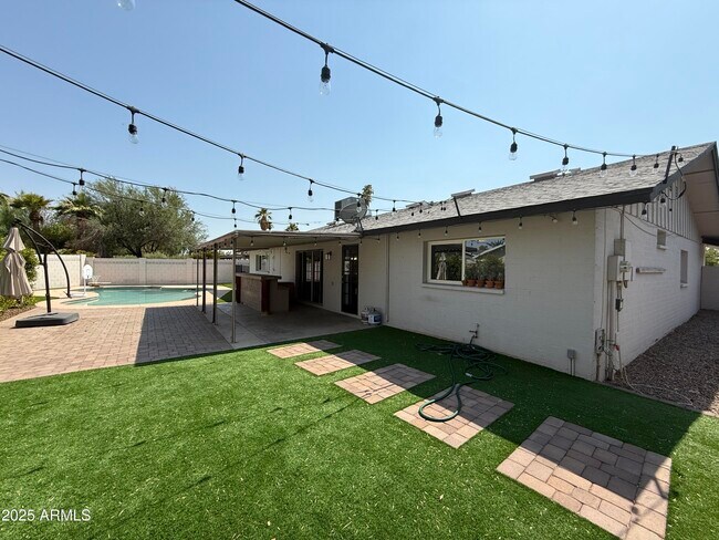 Building Photo - 4613 S Rita Ln