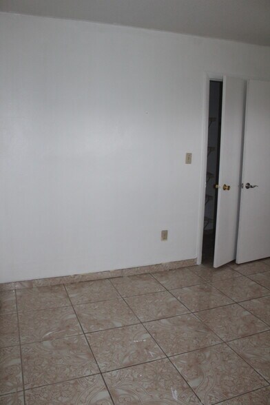 Building Photo - 20600 NW 7th Ave