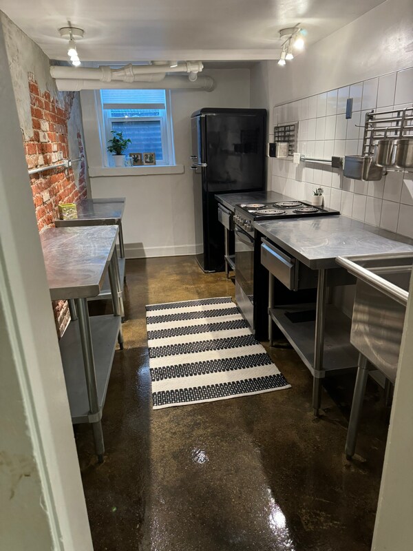 Building Photo - 1568 Vine St