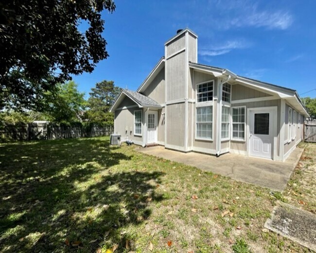 Building Photo - Nice 3 Bedroom Home For Rent!