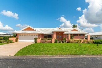 Building Photo - Spacious 3-Bed, 2-Bath Pool Home in Planta...