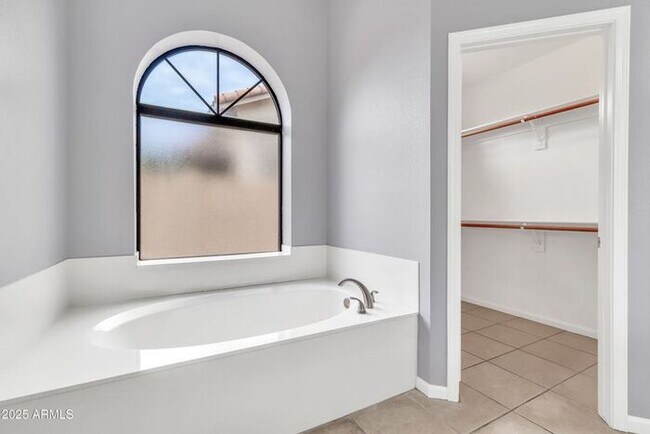 Building Photo - MOVE IN SPECIALS!! 15 DAYS RENT FREE!! Stunning 4beds/2.5baths single-level home in the heart of ...