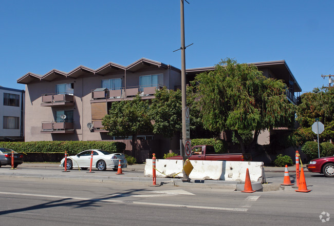 Primary Photo - Middlefield Apartments