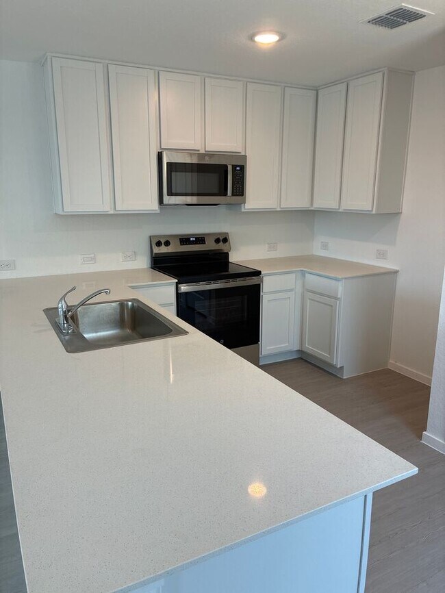 Building Photo - Charming 4 beds 2 baths in San Antonio!