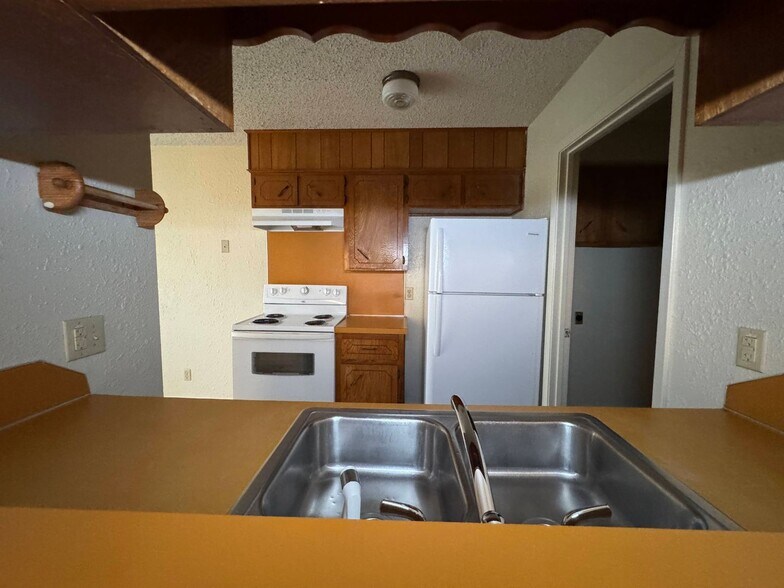 Building Photo - 3609 Hereford Ln