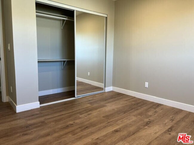 Building Photo - 334 Stepney St