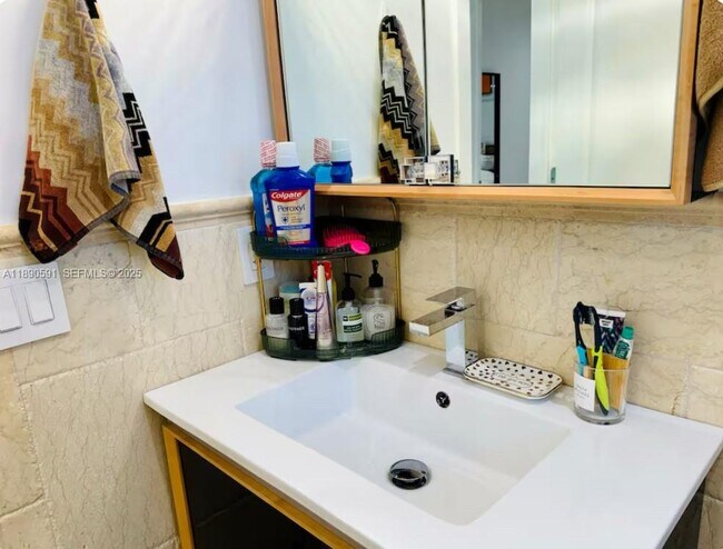 Building Photo - 9240 Byron Ave