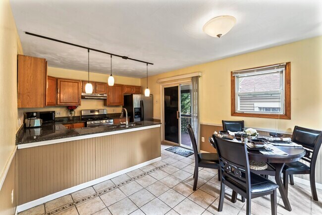 Building Photo - 2404 Saunders Station Rd