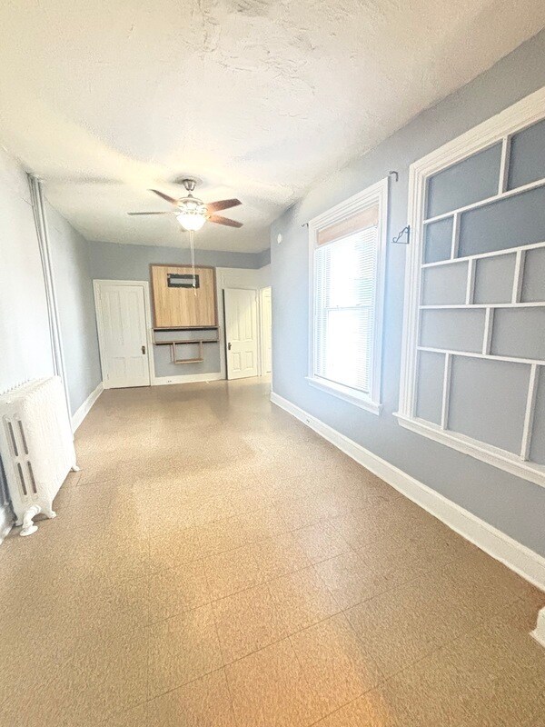 Primary Photo - 438 E King St