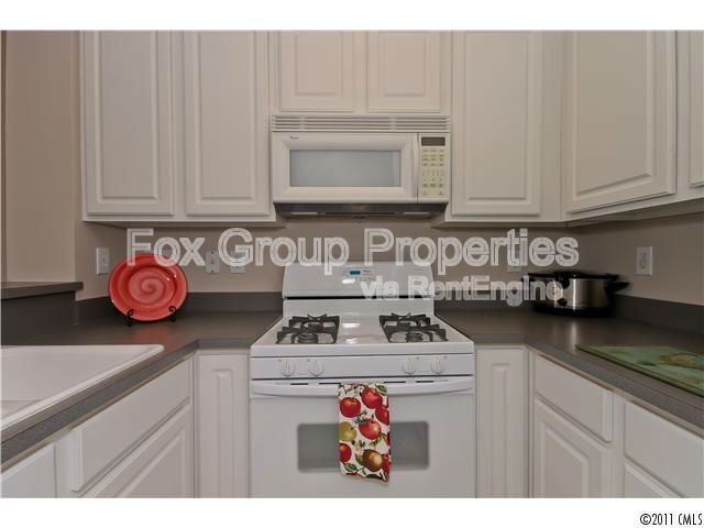 Building Photo - 12129 Memory Ln
